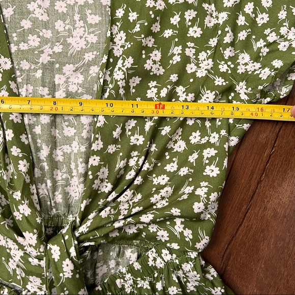 Princess Polly RAGNAR TIE FRONT ROMPER GREEN FLORAL Size 4 Brand New Without Tag - Picture 6 of 8